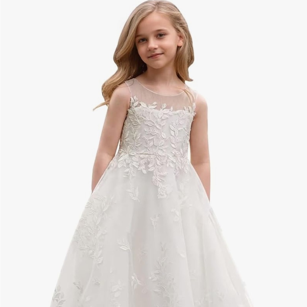 White Sleeveless Scoop Neck Wedding Gown